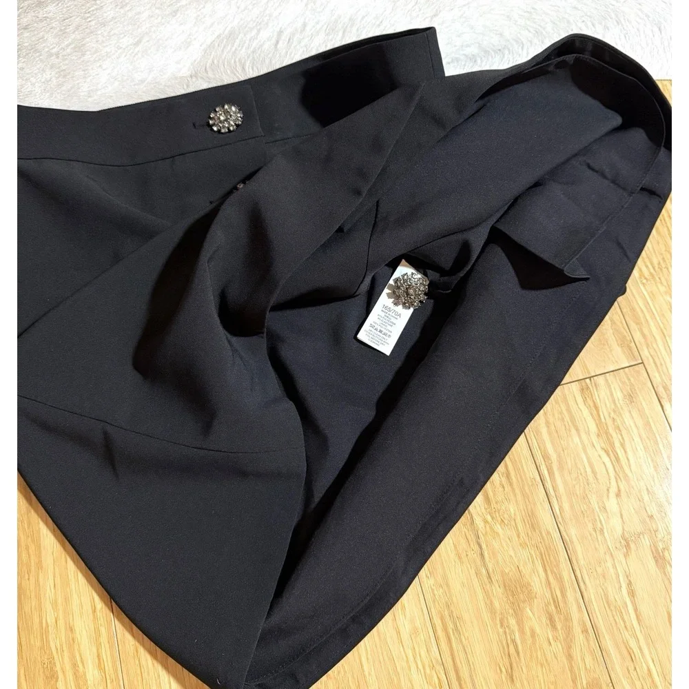 KATE SPADE NEW YORK Crystal Embellishments Flower‎ Gems Mini Skirt Size 6 Black